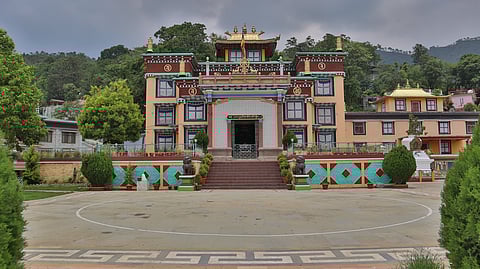 Nestled between the lofty Dhauladhar mountains, about 15 km from Palampur, lies Tashi Jong Monastery, a serene Buddhist haven