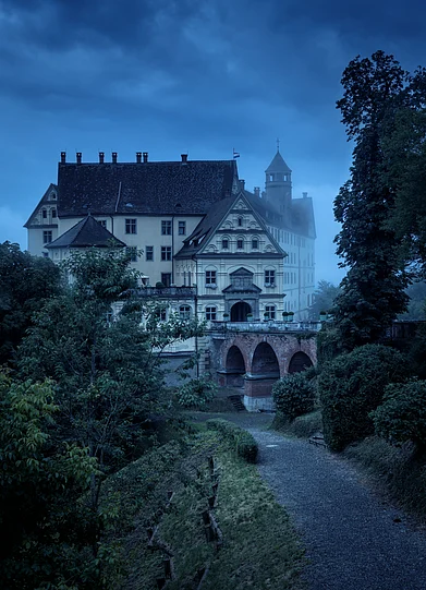Shutterstock : Tis the season for all things spooky, and here are the haunted places that inspired your favourite horror movies