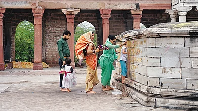 Areeba Ansari : Devotees flock to Sultan Garhi on the occasion of Holi