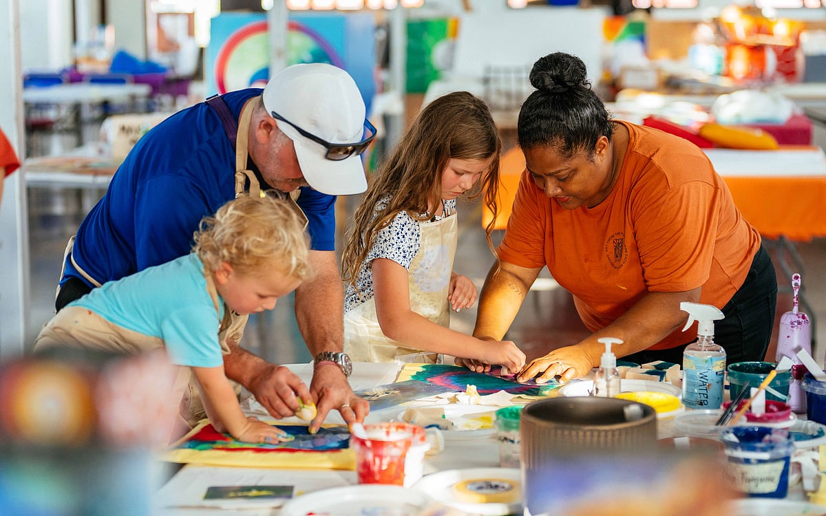 Sigavou Studios “Colours of Fiji” tour is a fun experience for families with kids