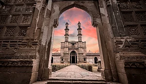 Shutterstock : The Jamia Masjid of Gujarats Champaner-Pavagadh Archaeological Park