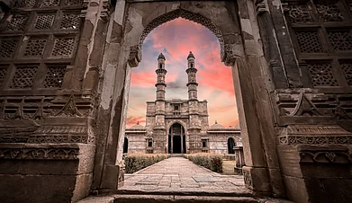 Shutterstock : The Jamia Masjid of Gujarats Champaner-Pavagadh Archaeological Park
