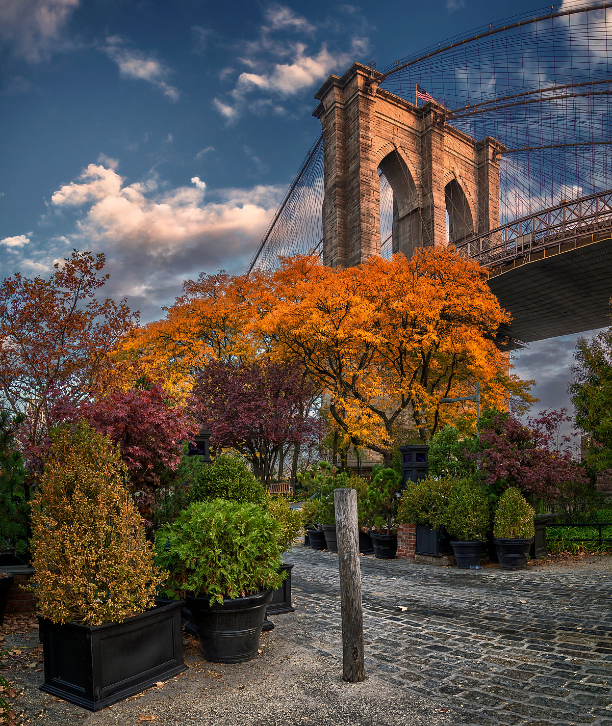 Shutterstock : Brooklyn Bridge during autumn, New York, USA