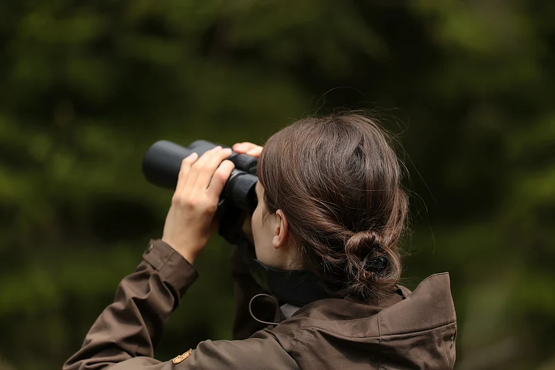 Carry comfortable and dull-coloured clothing, full-sleeved shirts, and long trousers to protect yourself from mosquitoes and insects
