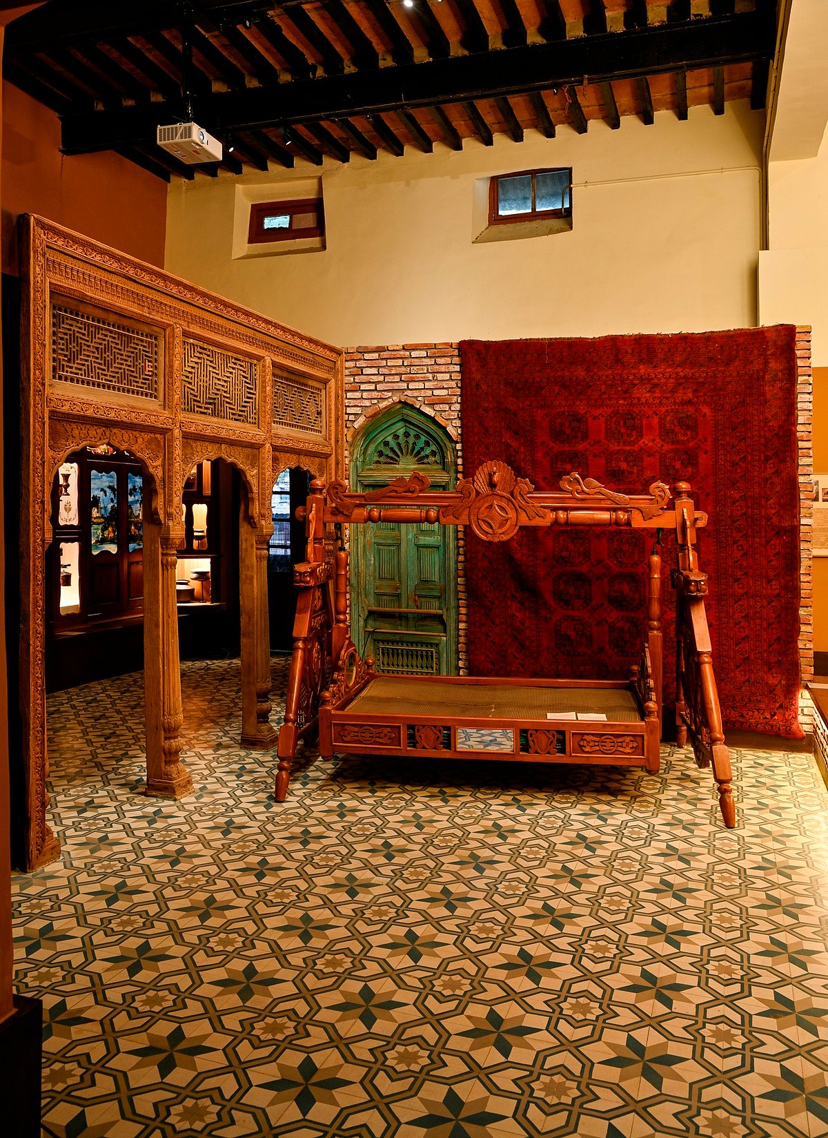 A shot of the wooden swing, the peengho