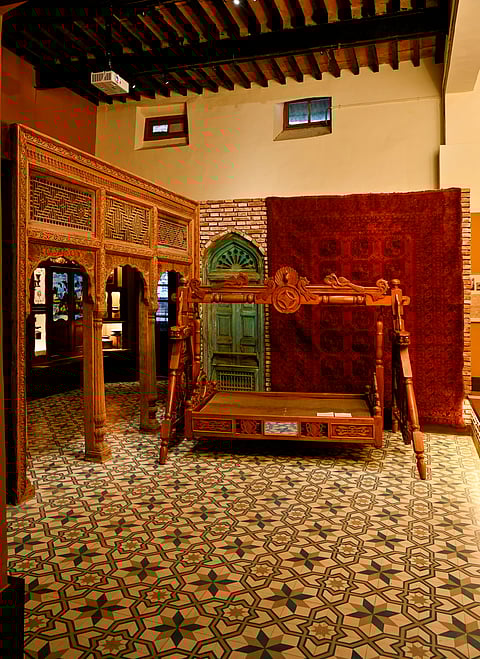 A shot of the wooden swing, the peengho