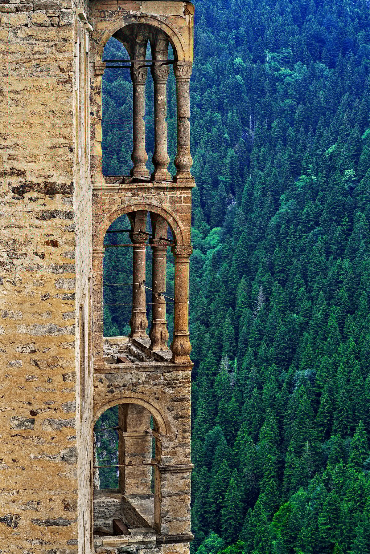 Shutterstock : Balconies of the Sumela Monastery, Turkey