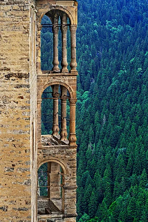 Shutterstock : Balconies of the Sumela Monastery, Turkey