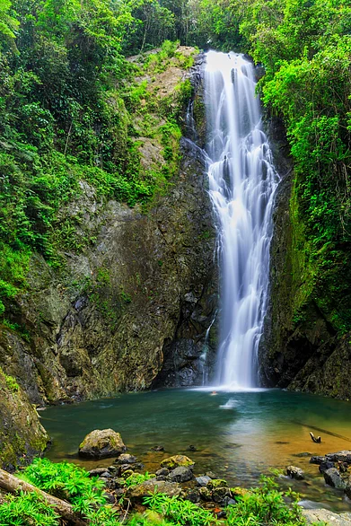 Shutterstock : Magic waterfall and natural pool in Suva, Fiji
