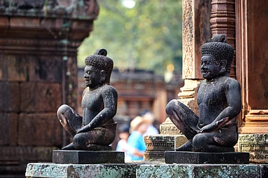 photo_jeongh/Shutterstock : Statues at Banteay Srei, which translates to Citadel of Women
