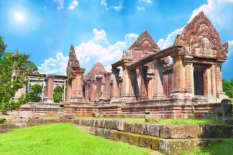 Perched on the edge of a cliff in the Dangrek Mountains, the Preah Vihear Temple offers architectural beauty and breathtaking views