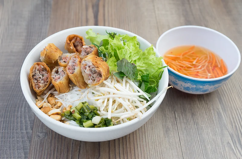 The crispiness of the spring rolls in bún chả giò makes it a favourite of foodies