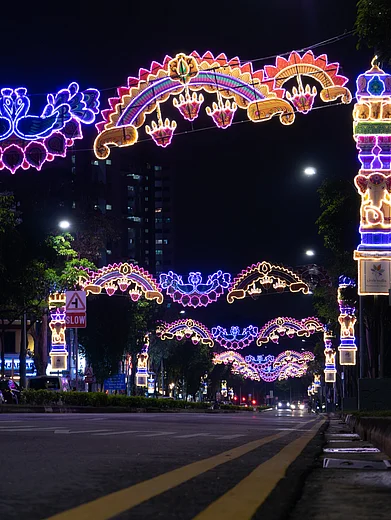Shutterstock : Little India decked out for Diwali in Singapore