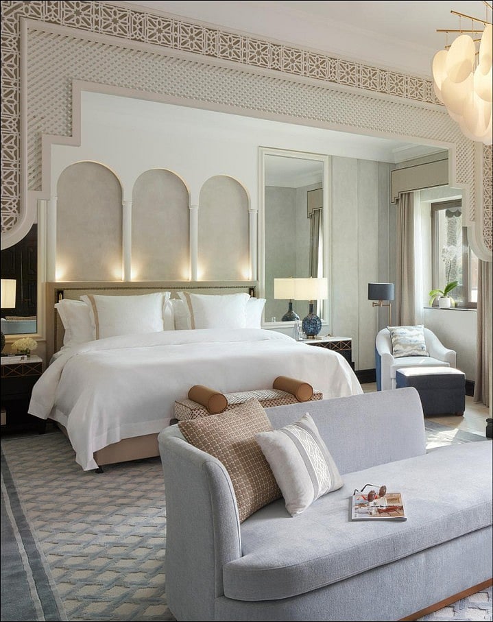 
jumeirahdaralmasyaf/Instagram : Step into the Arabian Summerhouse Superior Suite, where uplifting design and traditional charm come together to enhance your stay