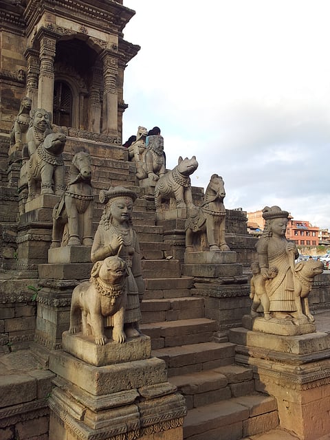 Statues adorning the steps to the Siddhi Lakshmi Temple