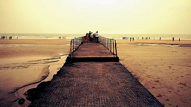 Niranjan Gaikwad/Shutterstock : The stunning Guhagar beach in Maharashtra