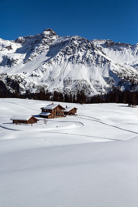 Cross-country ski trails on the Maran high plateau near Arosa