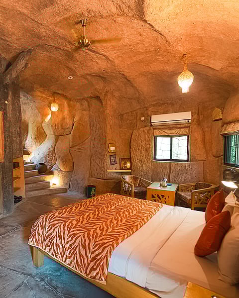 Designed at the intersection of mythological imagery and adventure, the cave rooms of the Tathatsu Pench provide a serence ambience