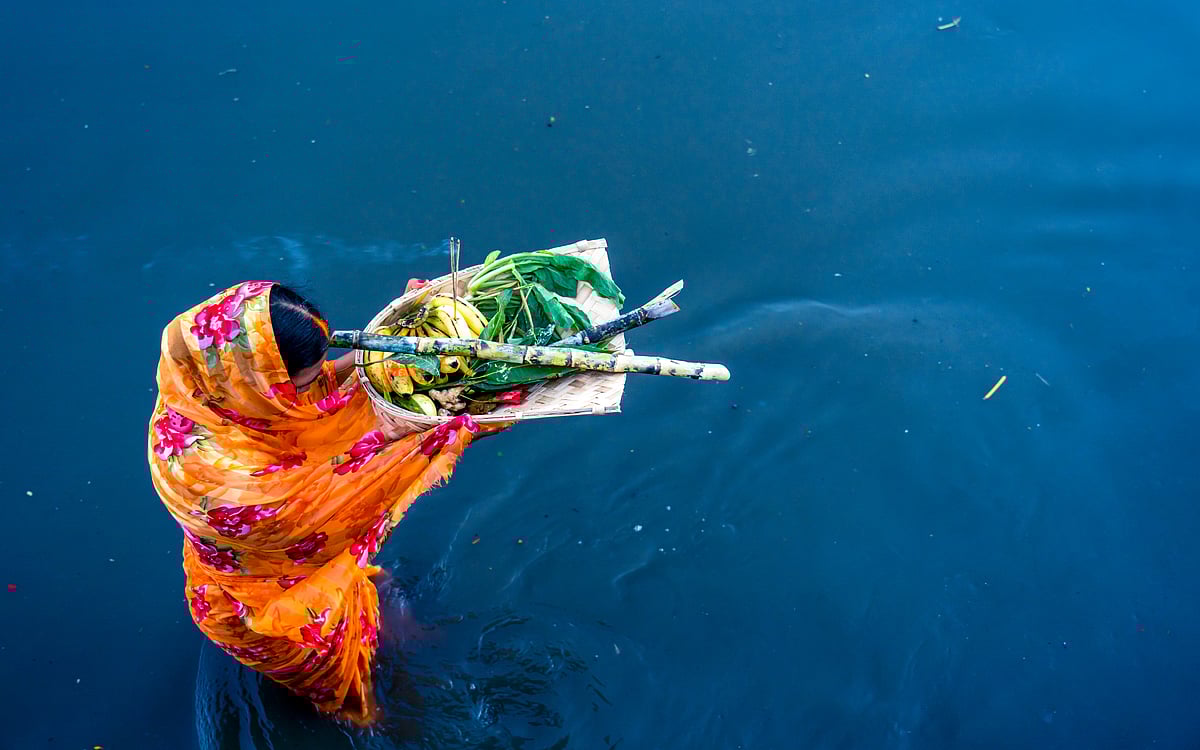 A vratin offers the arghya