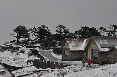 Shutterstock.com : Darjeeling is one of the most popular hill stations in the East, especially when it experiences snowfall