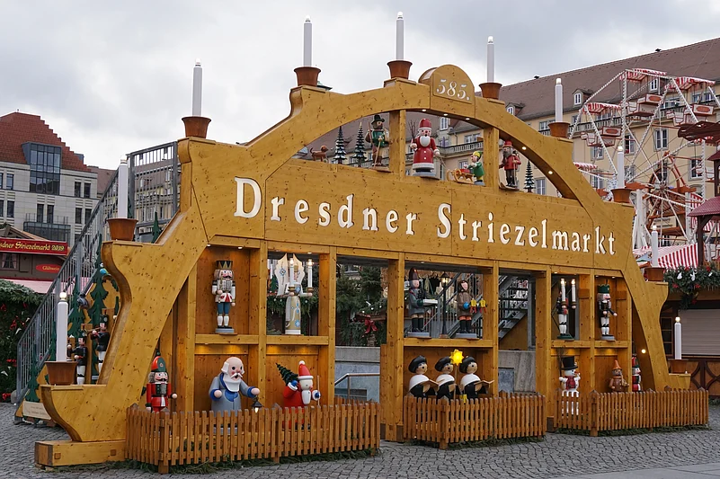 The Striezelmarkt was founded as a one-day market in 1434 under the reign of Friedrich II, the Elector of Saxony