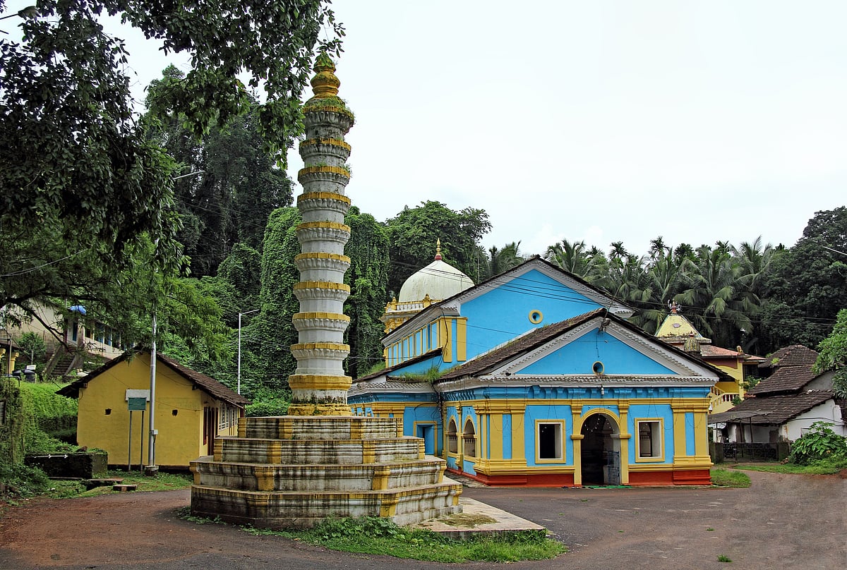 The Saptakoteshwar Temple of Naroa is one of the great Shiva temples in the Konkan area