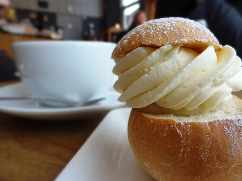Semla at a cafe