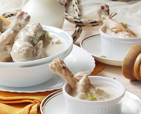 Safed maas is a special mutton dish consisting of a thick gravy made from almond or cashew nut paste