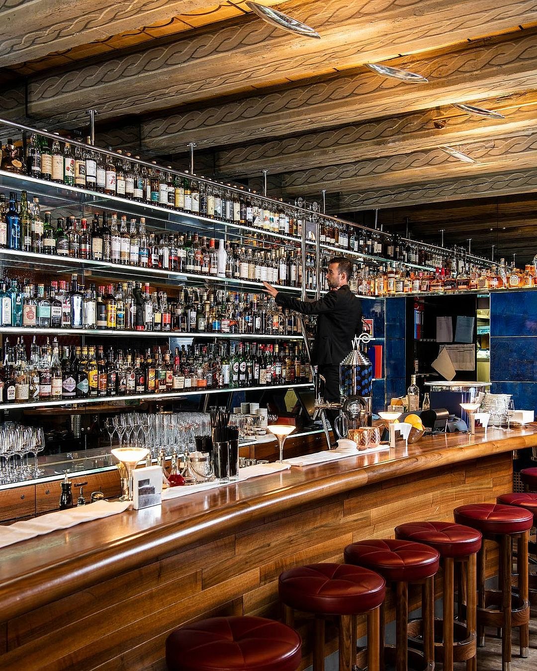 The bar features an impressive selection of over 1,000 spirits