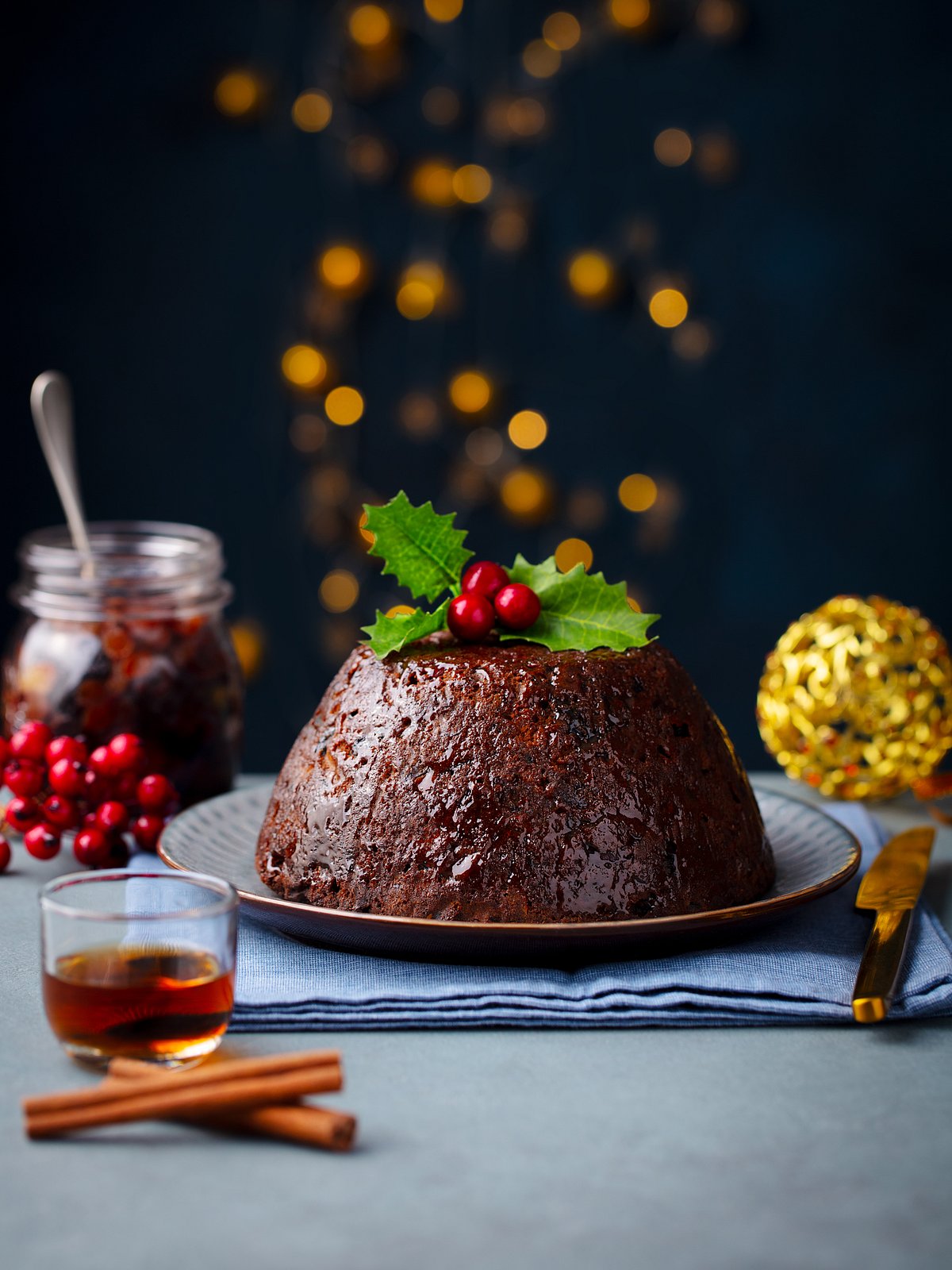 Shutterstock.com : Traditional Christmas pudding