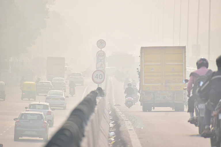 New GRAP-4 Measures In Delhi - Shutterstock