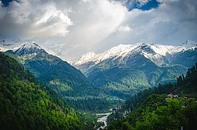Shutterstock : Himachal Pradesh features several peaks and extensive river systems