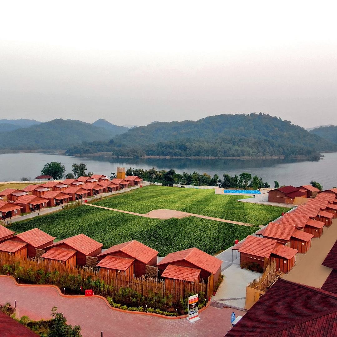 Situated along the serene banks of the Narmada River, Tent City 1 is home to 60 elegant Swiss cottages
