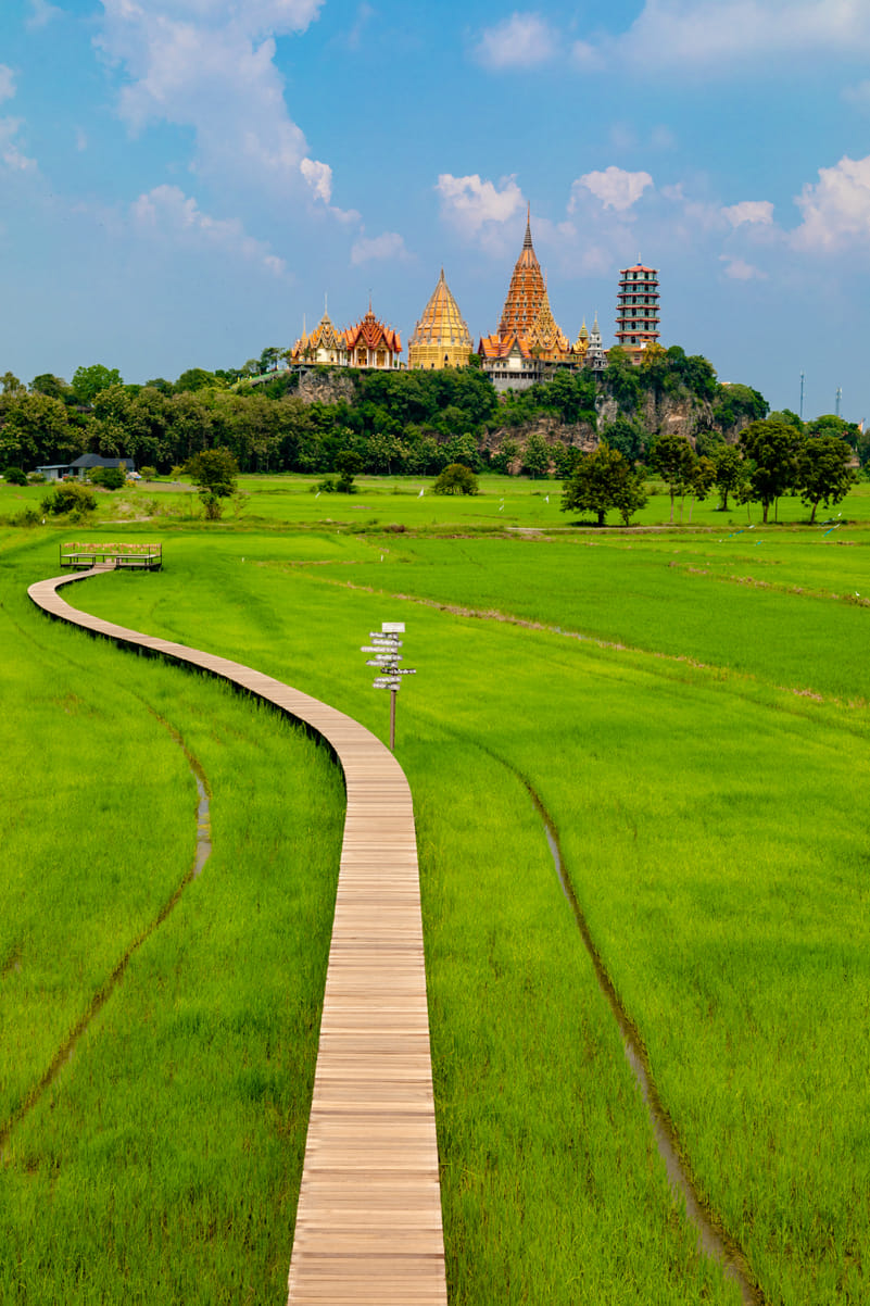 The stunning Wat Tham Suea