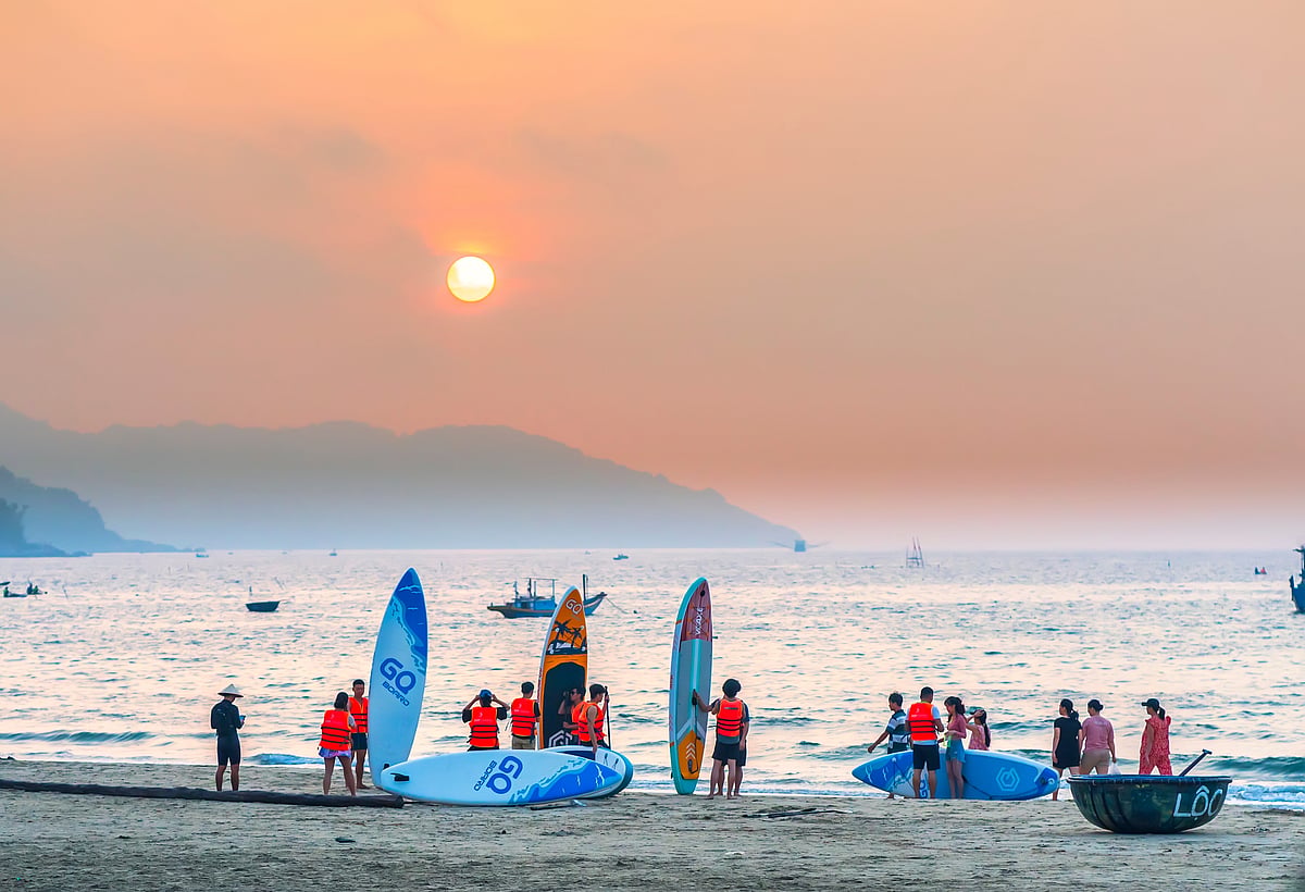 Enjoy stand up paddleboarding in My Khe beach