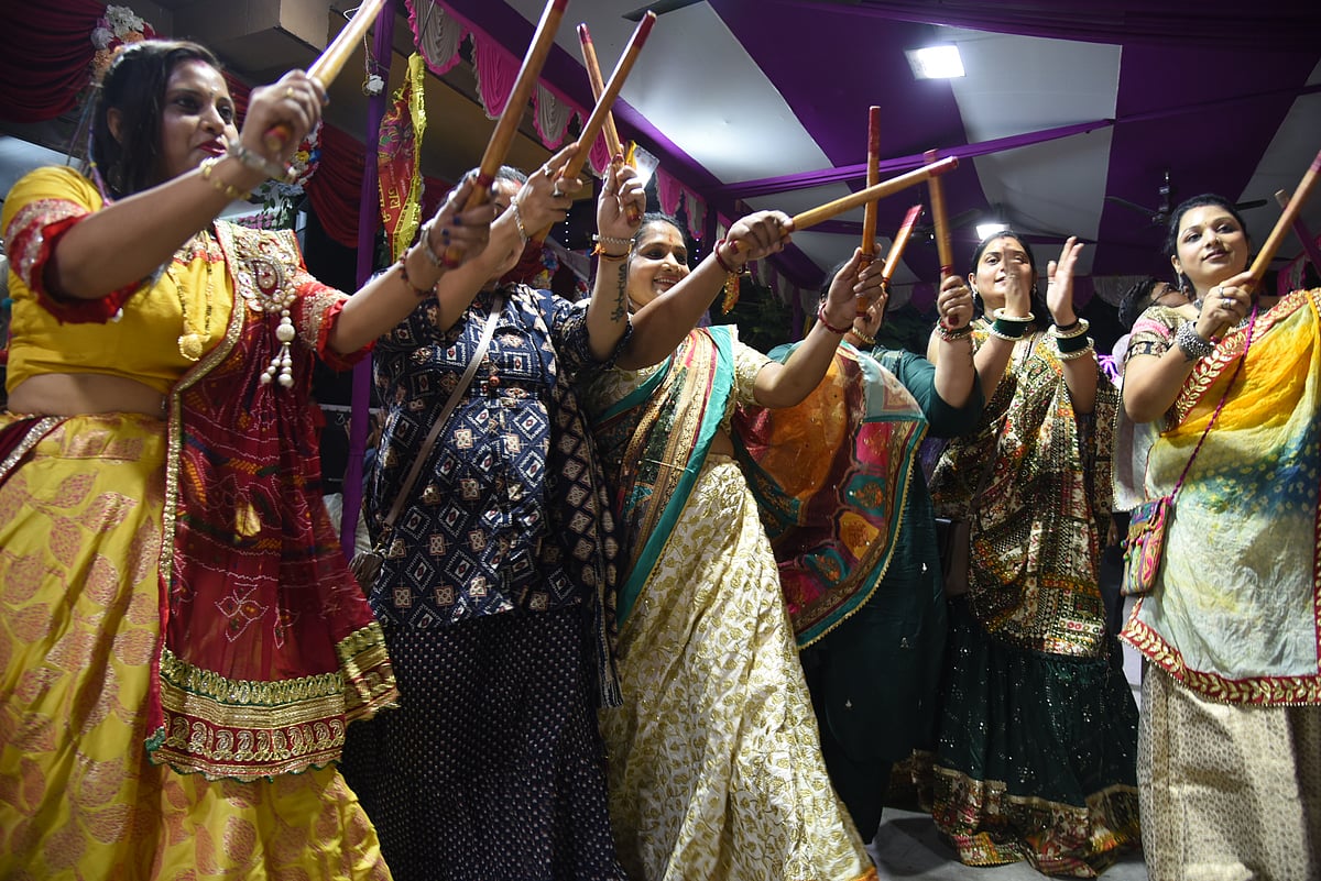The temple complex gets very crowded during the dandiya performance, and devotees sway to the rhythmic music and many join in the dance rituals as well