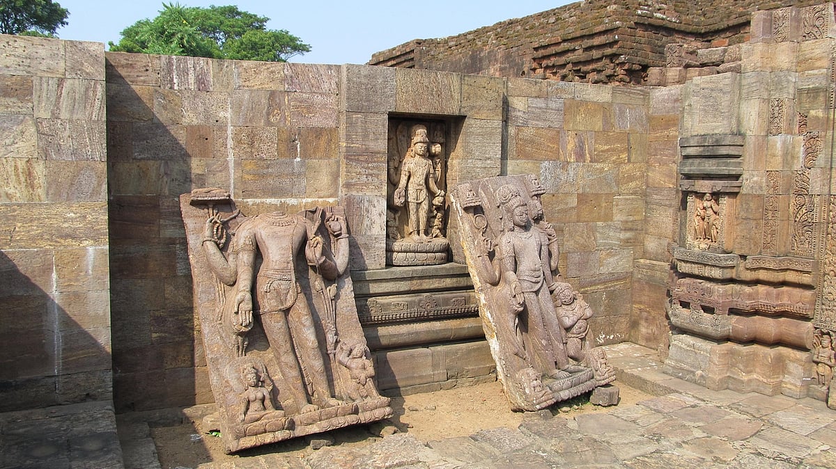 Icons at Ratnagiri monastery
