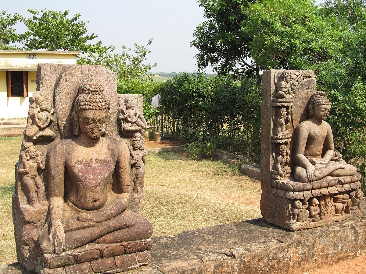 Arjun Kumar : Meditative figures at Udaygiri