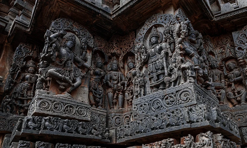 Intricate carvings of Hindu deities in Halebidu