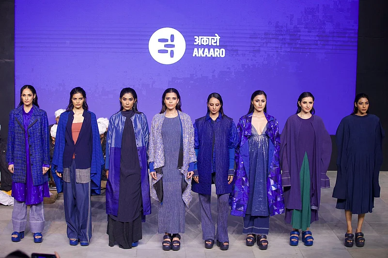 Gaurav Jai Gupta’s Akaaro collection explores the potential of handwoven fabrics by blending materials such as stainless steel, merino wool, and silk