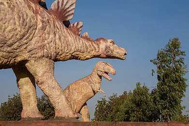 Hari Mahidhar/Shutterstock : Dinosaur replicas at Ghughwa National Fossil Park, Madhya Pradesh