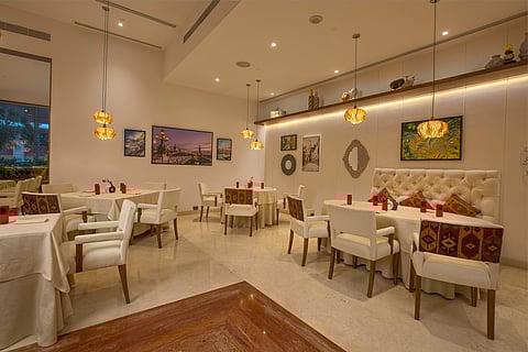 The ambiance combines modern art with minimal colours