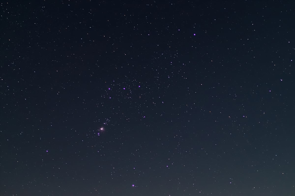 Constellations in the night sky can be discerned without the light of the moon