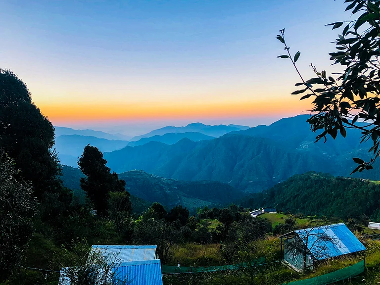 Dawn in Kanatal - Shakti om/Shutterstock