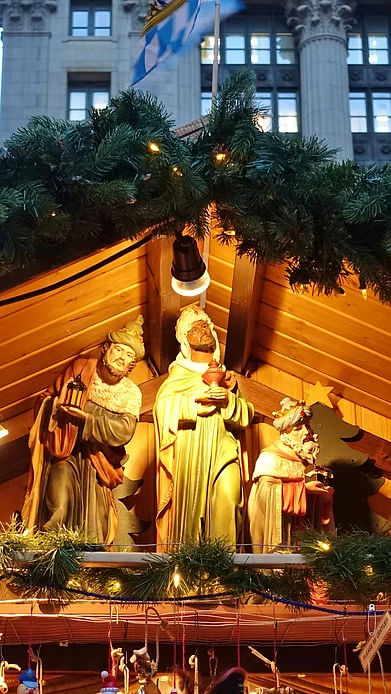 Shutterstock : A diorama at the Christkindlmarket, Chicago