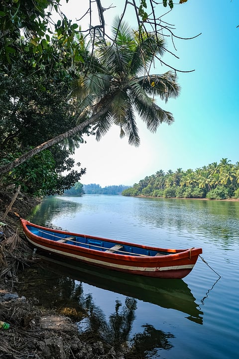 Tourist boats at Devbag Beach, Tarkarli
