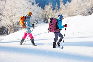 Shutterstock : Two women walking in snowshoes in the snow/Representational