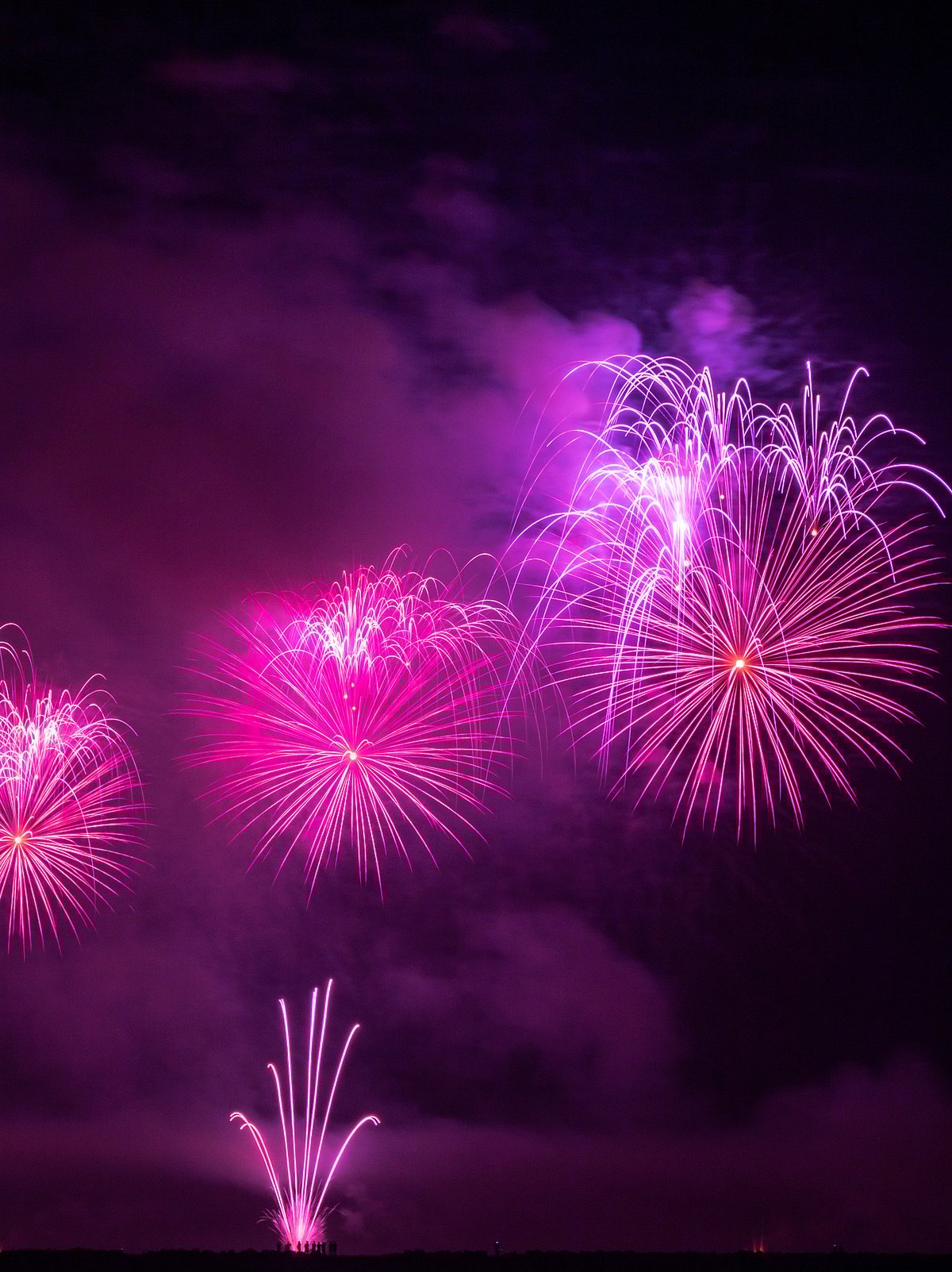 Shutterstock : Fireworks at Al Hamra Beach in Ras Al Khaimah for New Years Eve