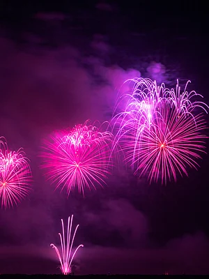 Shutterstock : Fireworks at Al Hamra Beach in Ras Al Khaimah for New Years Eve