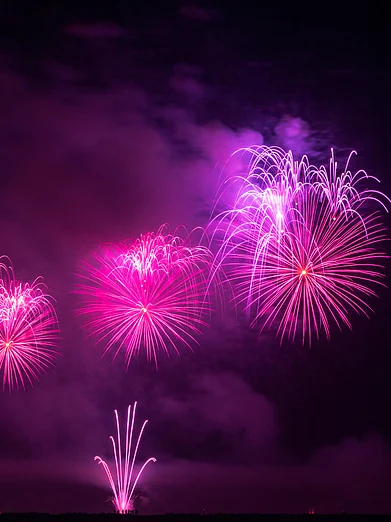 Shutterstock : Fireworks at Al Hamra Beach in Ras Al Khaimah for New Years Eve